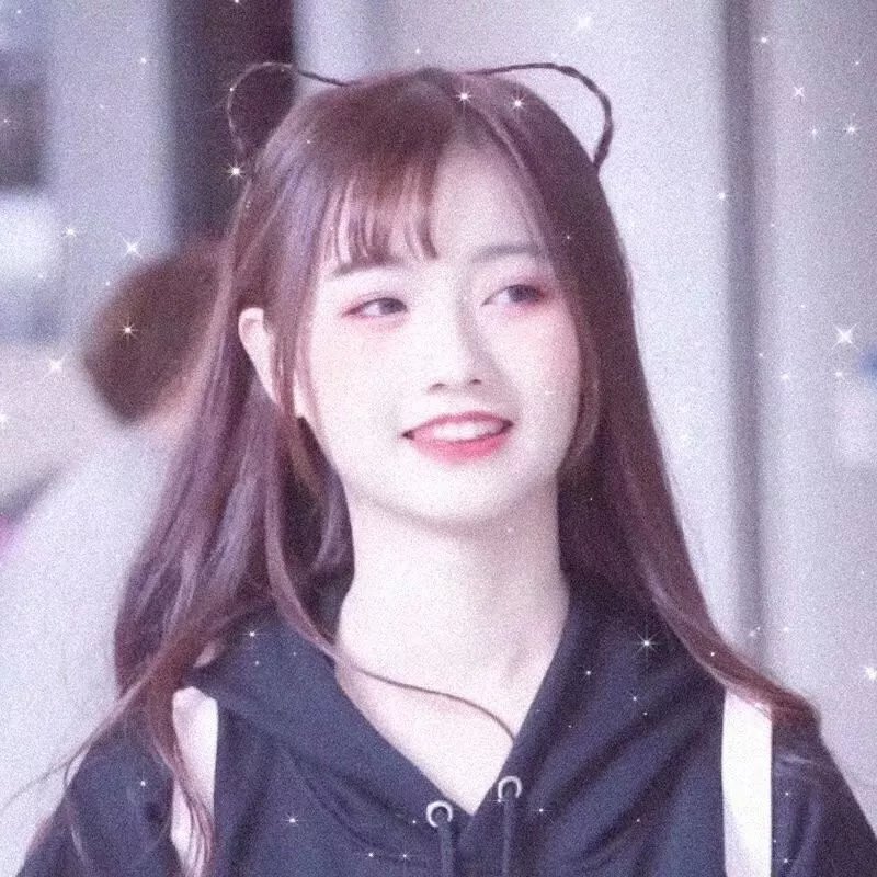 当红男星被曝与前任深夜同框，前后半年颁奖典礼后台画面流出